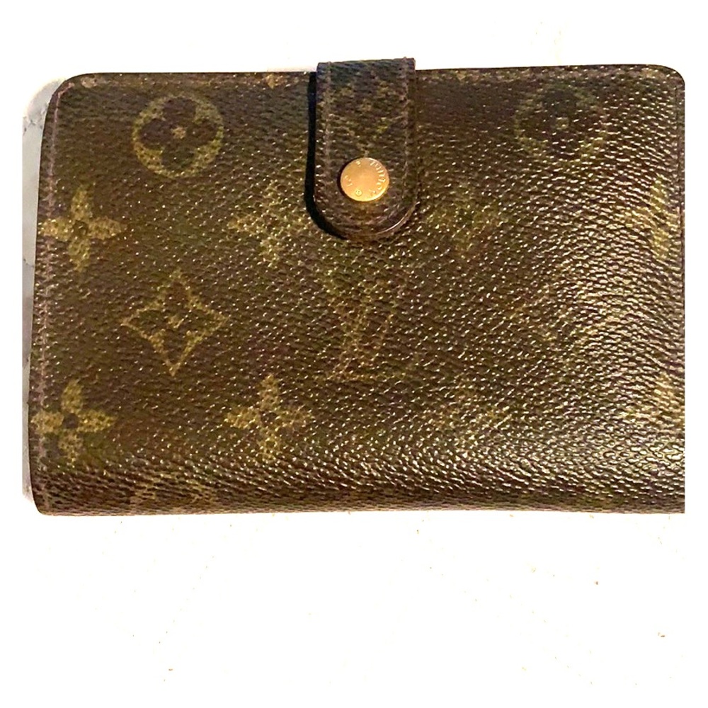 Louis Vuitton snap kiss wallet